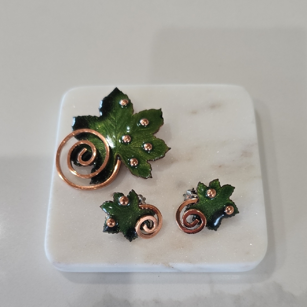 Matisee, Vintage! Green Leaf and Copper Spiral Jewelry Set